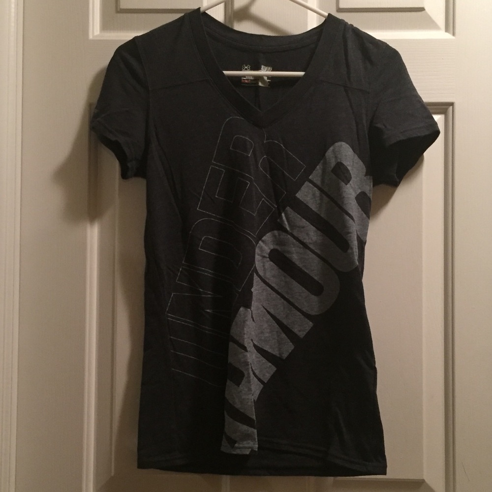 Under Armour short sleeve logo shirt.
